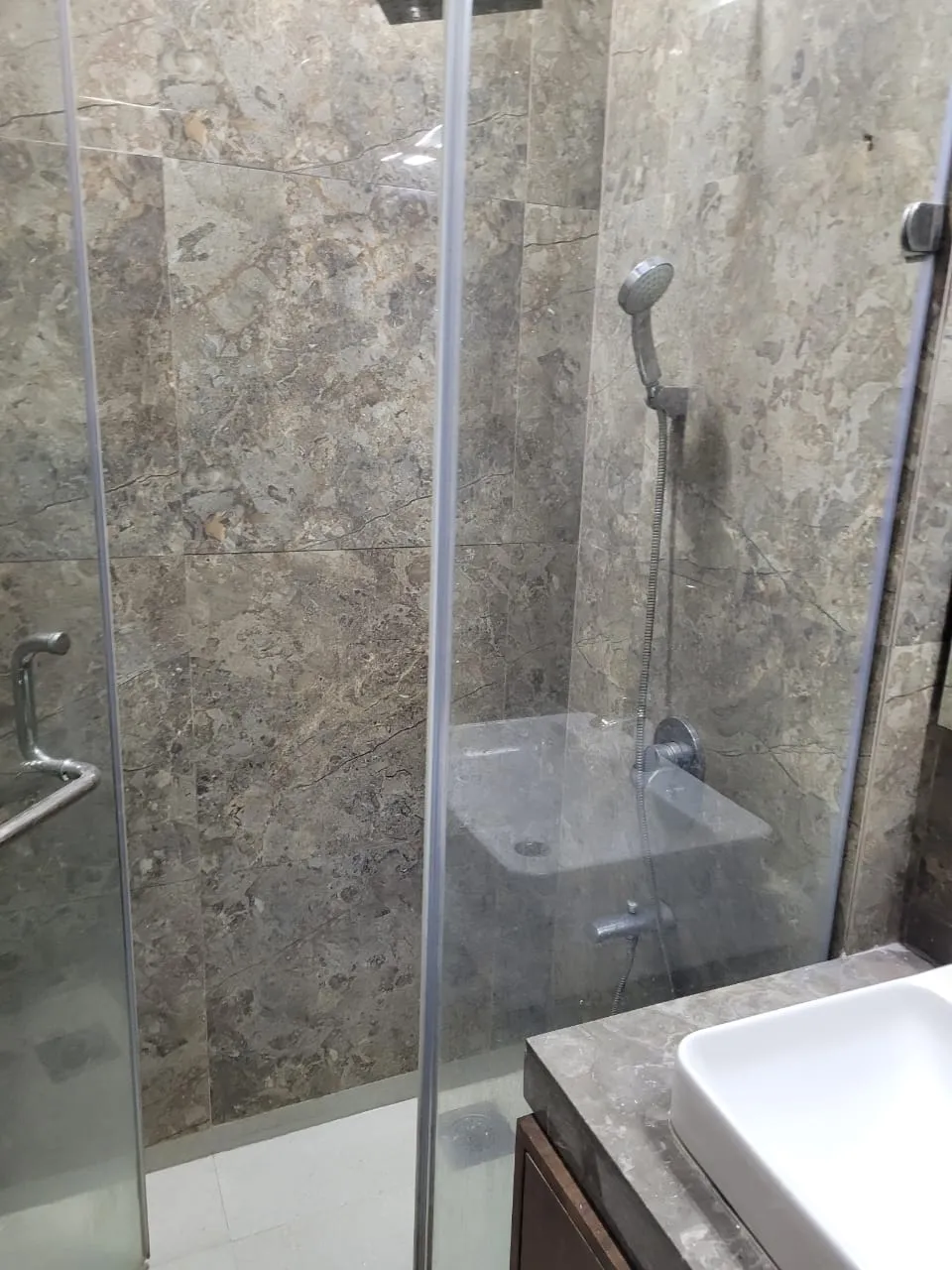 2½ BHK Flats on Rent in L&T Crescent Bay, Parel