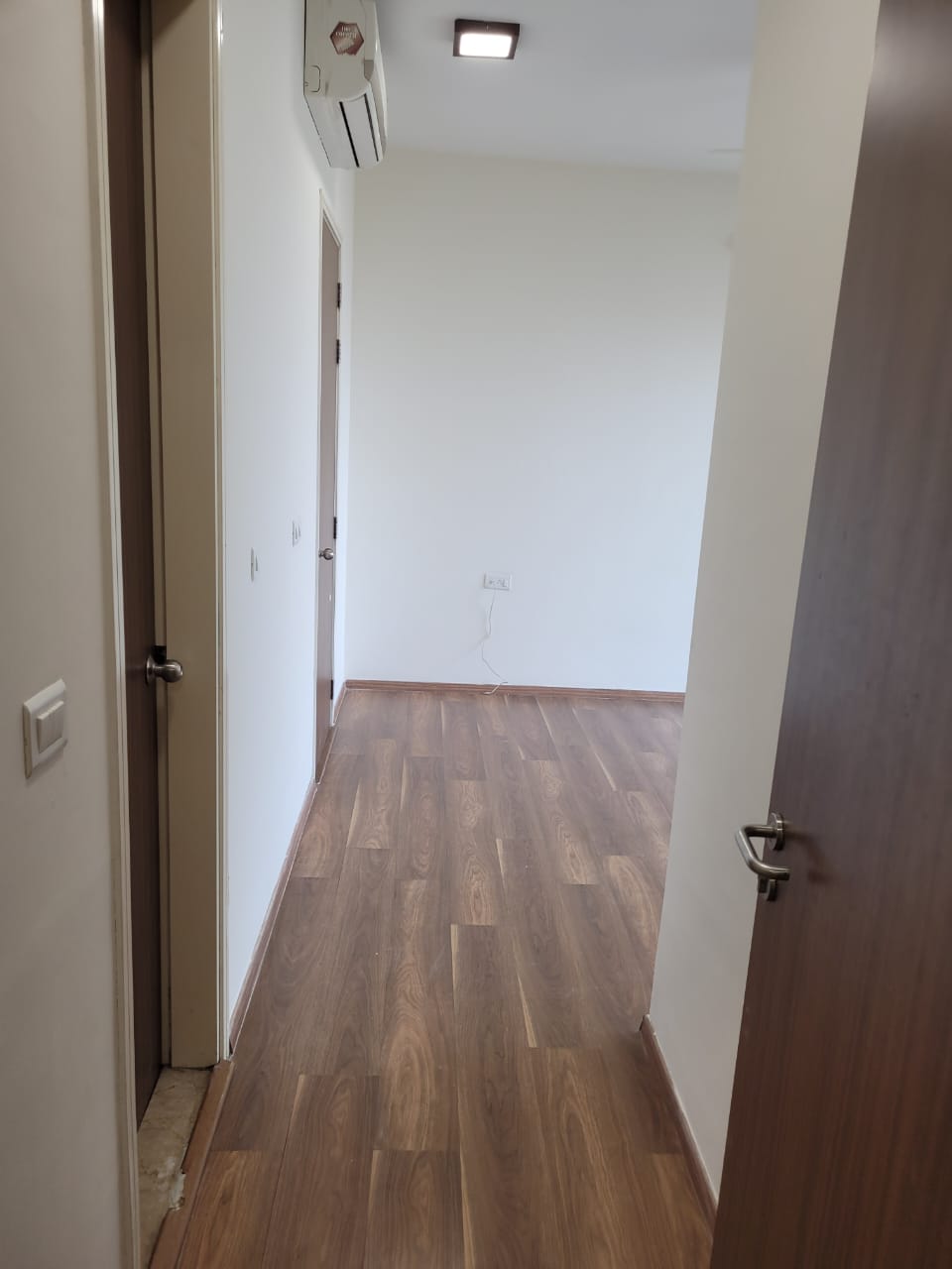 11 - L&T Crescent Bay, Parel