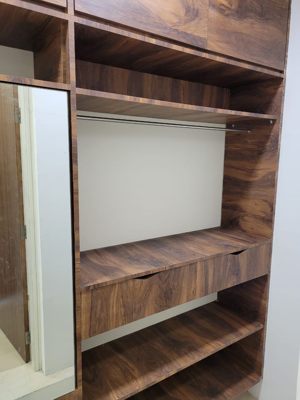 16 - L&T Crescent Bay, Parel