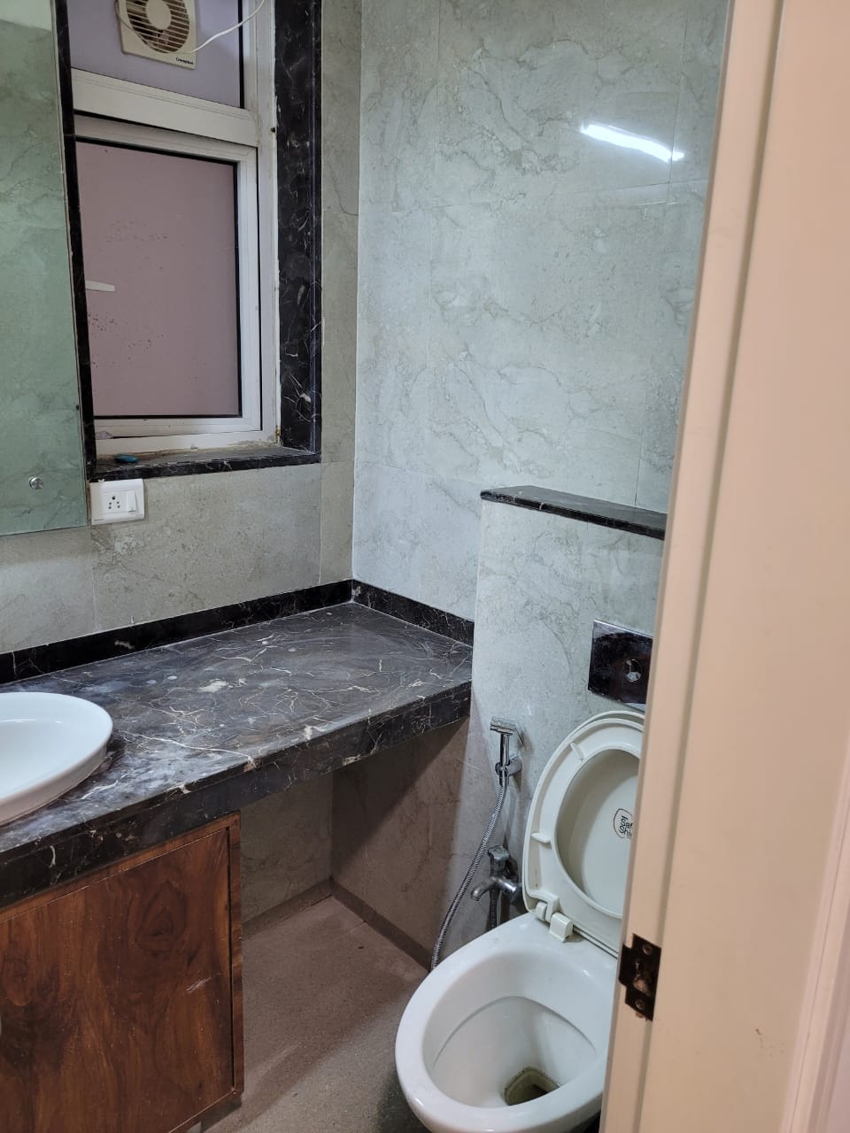 17 - L&T Crescent Bay, Parel