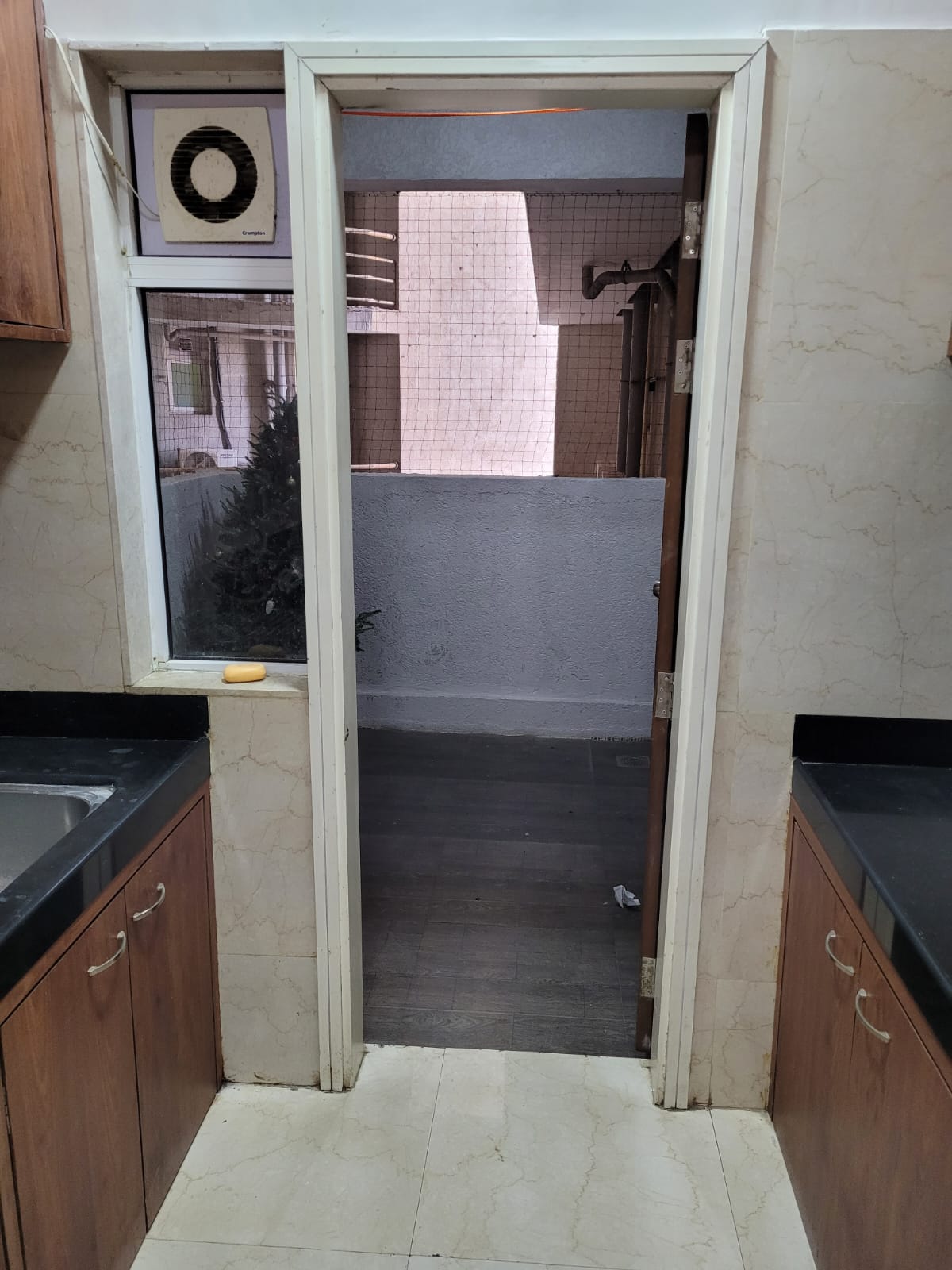 23 - L&T Crescent Bay, Parel