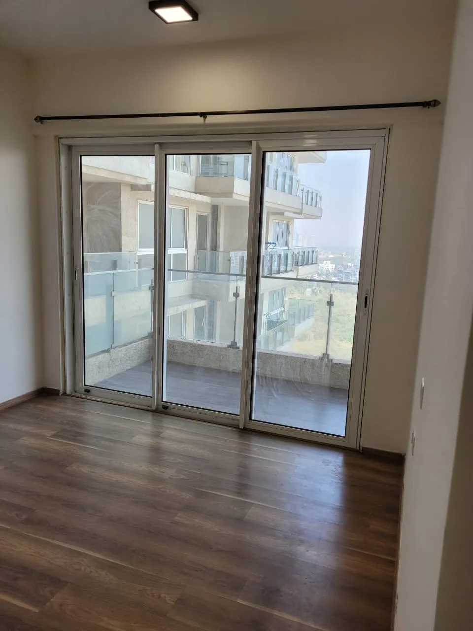 2 BHK Flats on Rent in L&T Crescent Bay, Parel