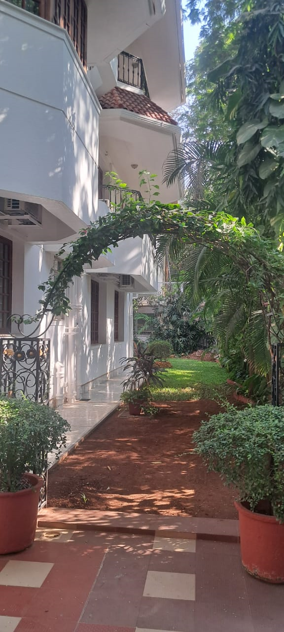 4 BHK Private Bungalow for Rent in Juhu