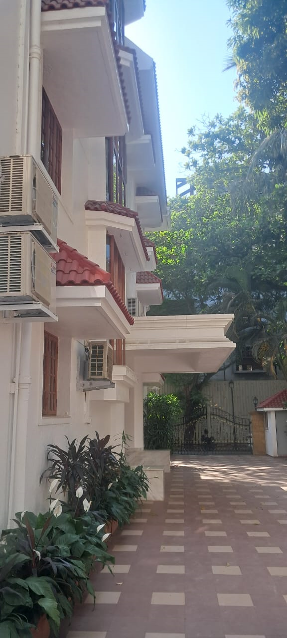 4 BHK Flats on Rent in Private Bungalow, Juhu
