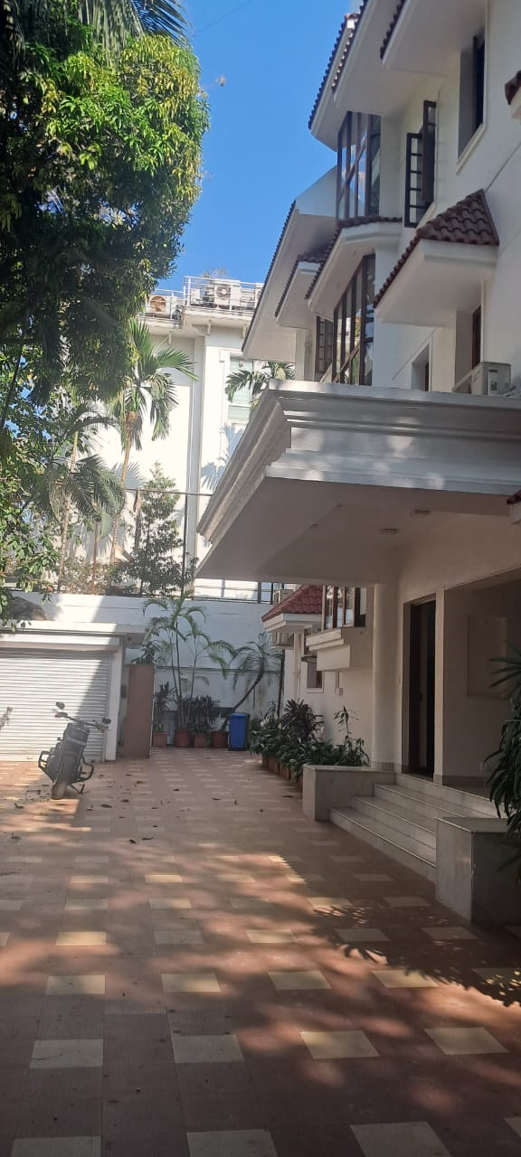 4 BHK Flats on Rent in Private Bungalow, Juhu