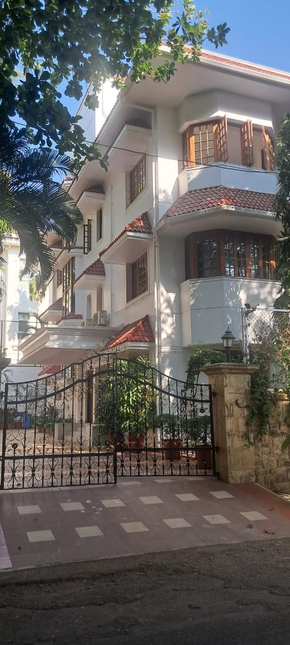 4 BHK Flats on Rent in Private Bungalow, Juhu