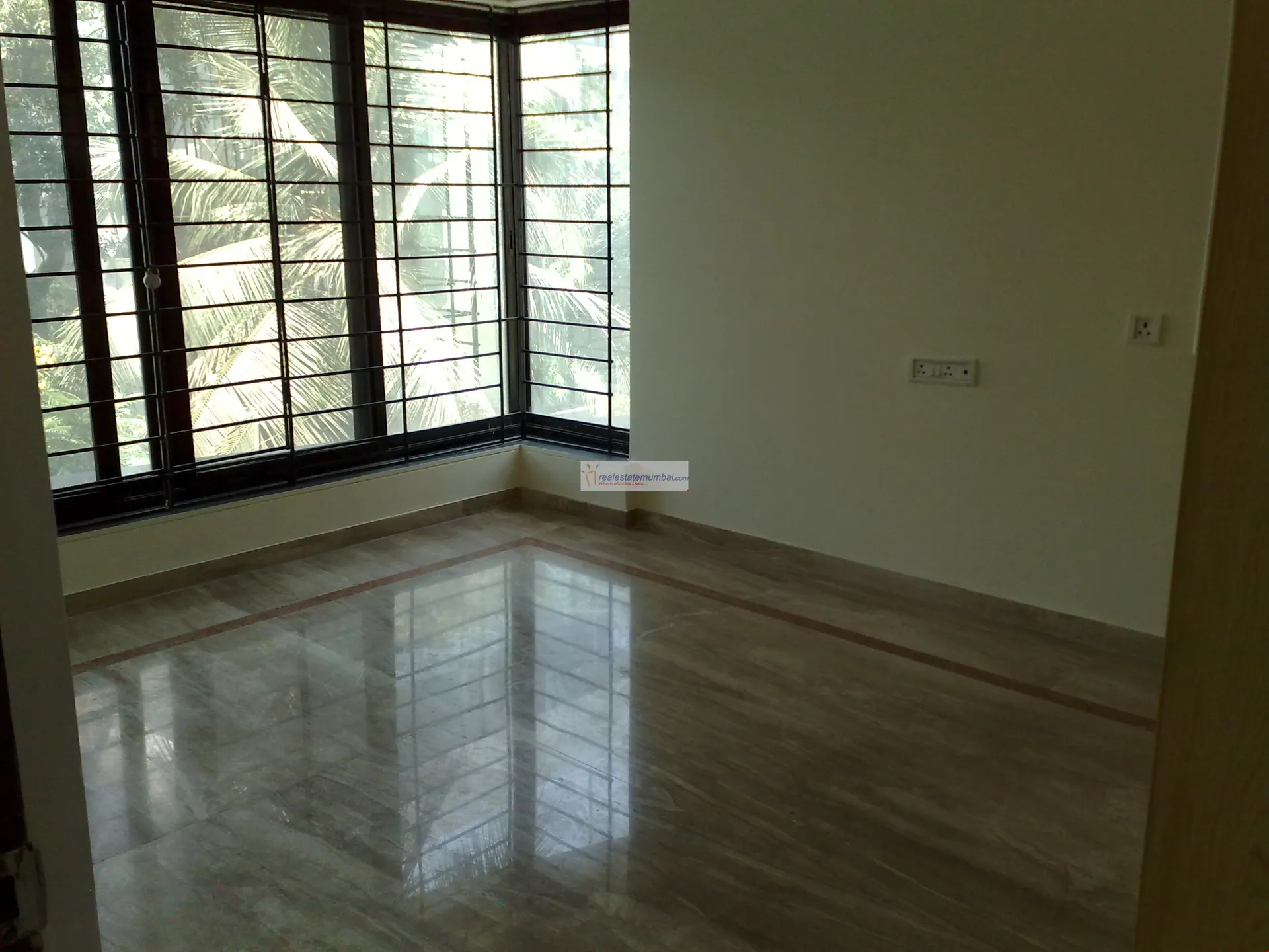 2 BHK Flats on Rent in Flora, Khar West