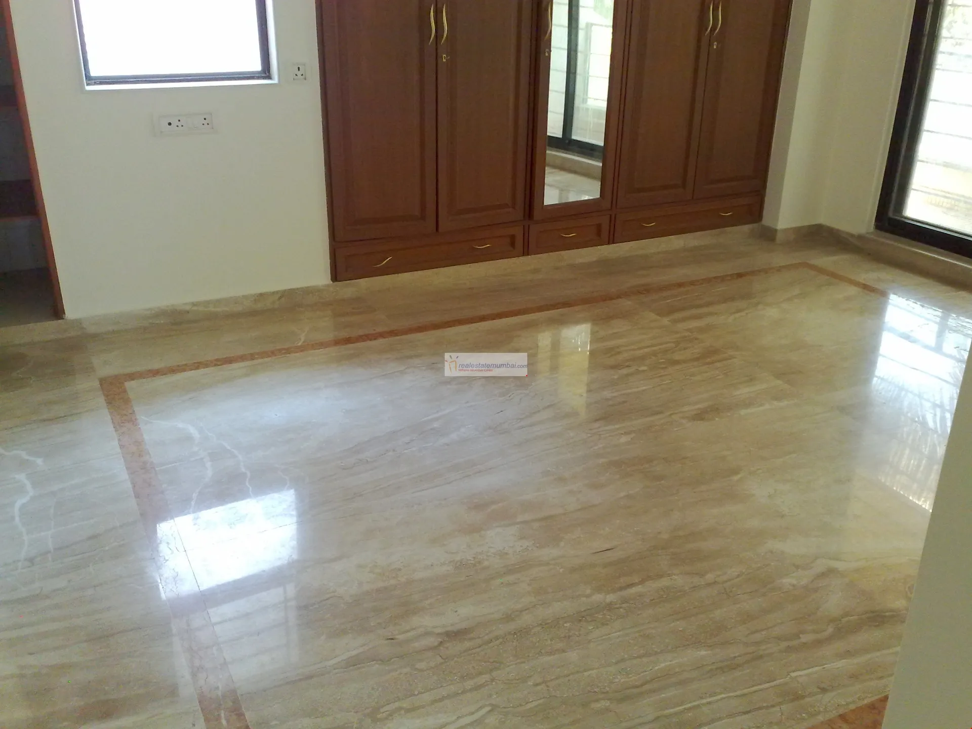 2 BHK Flats on Rent in Flora, Khar West