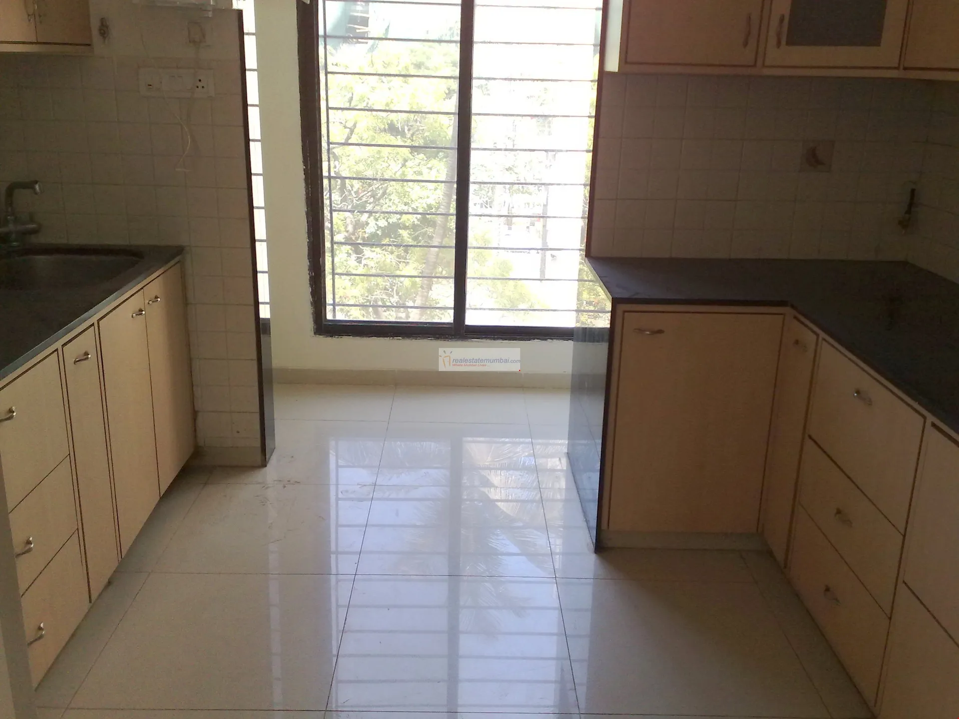 2 BHK Flats on Rent in Flora, Khar West