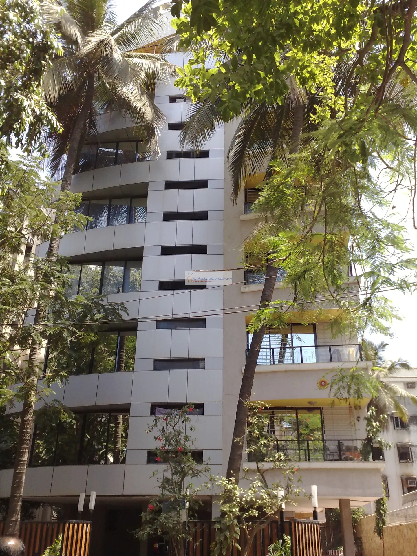 3 BHK Flats on Rent in Flora, Khar West