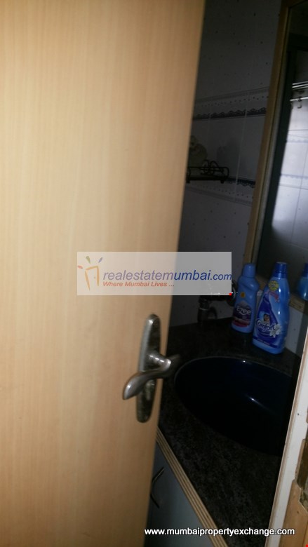 Master Bathroom - Lake Castle, Powai