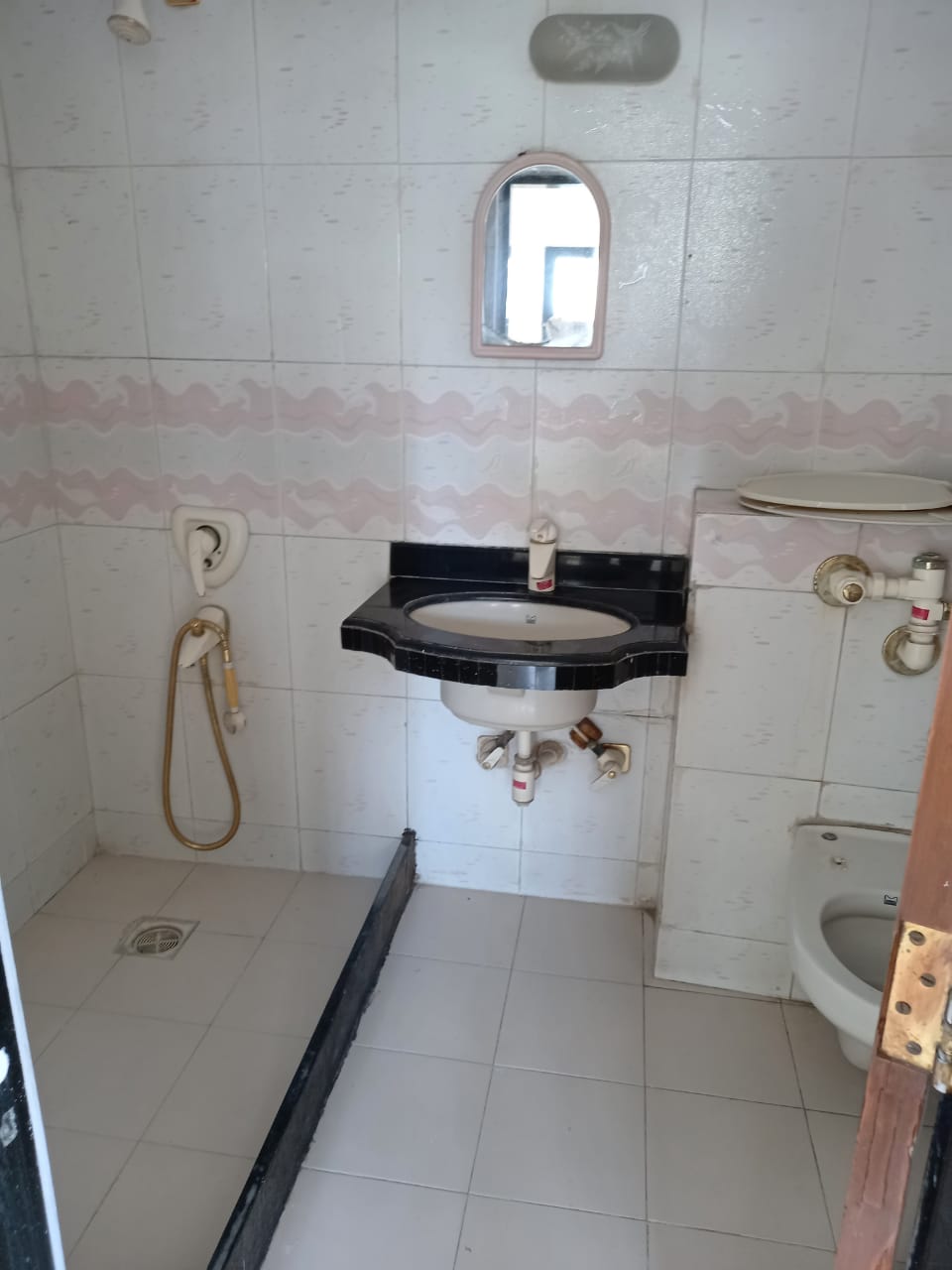 Master Bathroom - Dheeraj Swapna, Bandra West