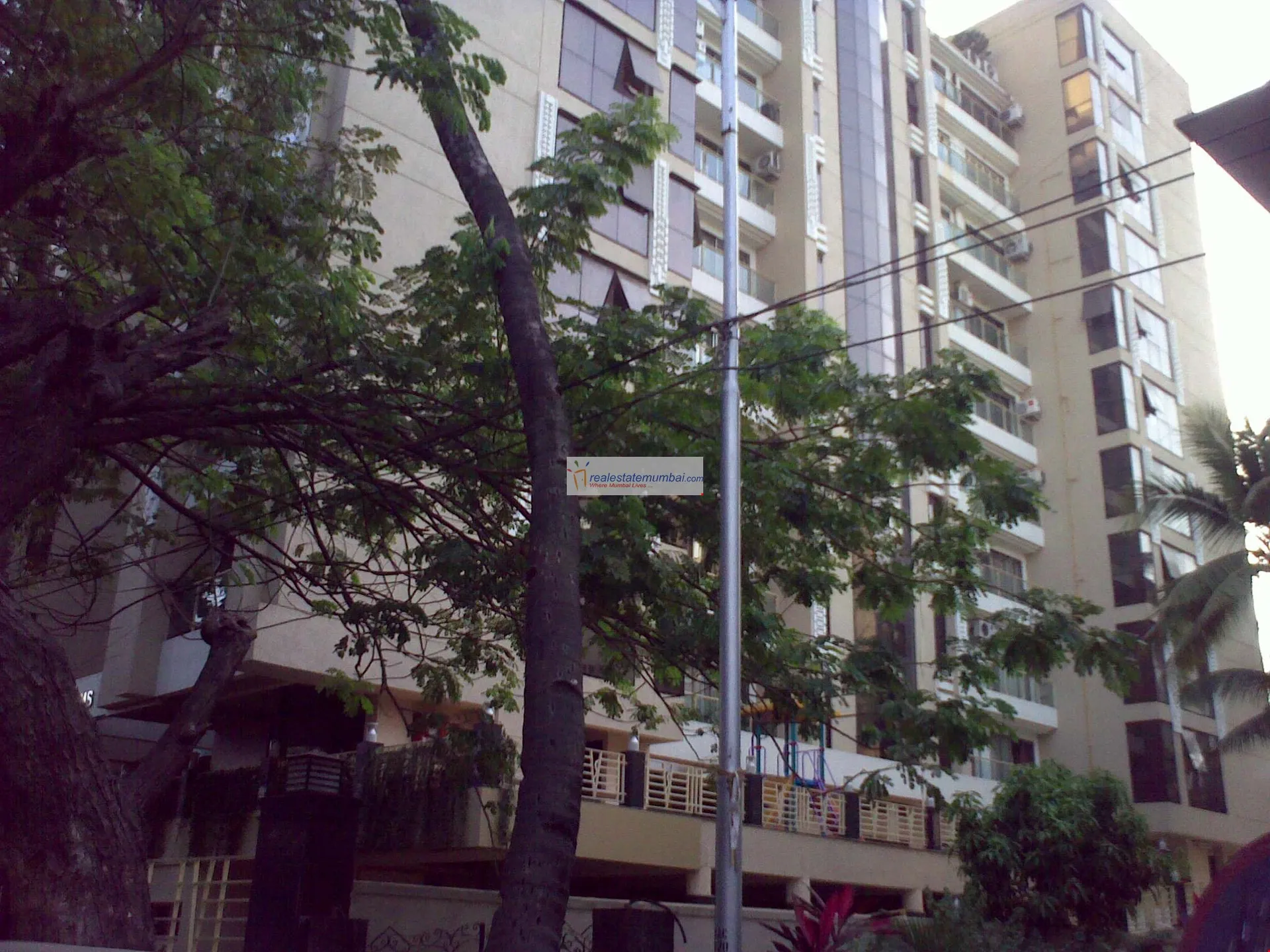 4 BHK Flats on Rent in June Blossoms, Bandra West