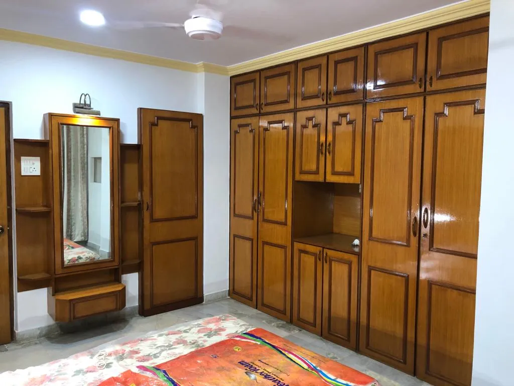 2 BHK Flats for Sale in Dinkar Smruti, Bandra West