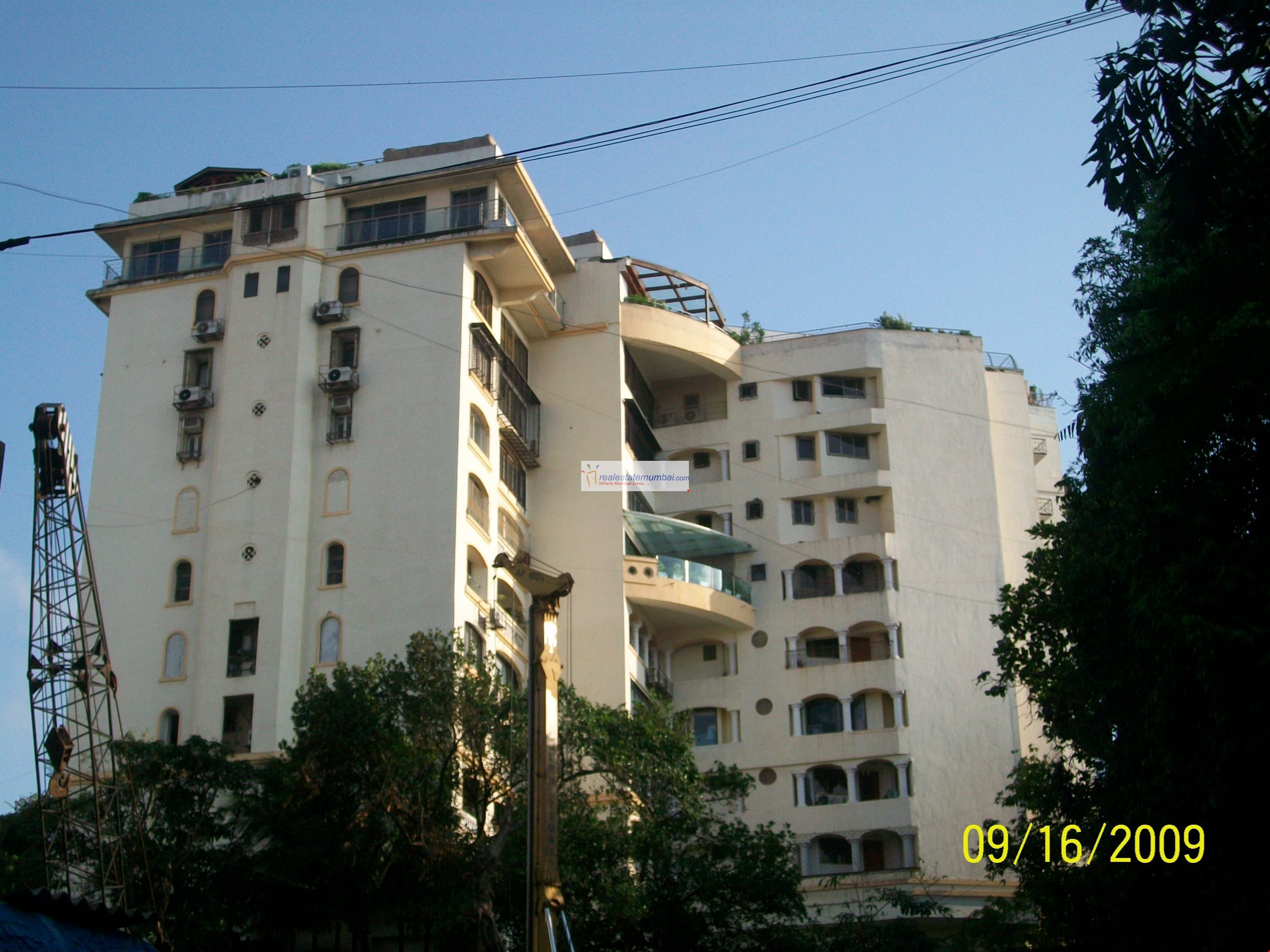 4 BHK Flats on Rent in Vinayak Heights, Bandra West
