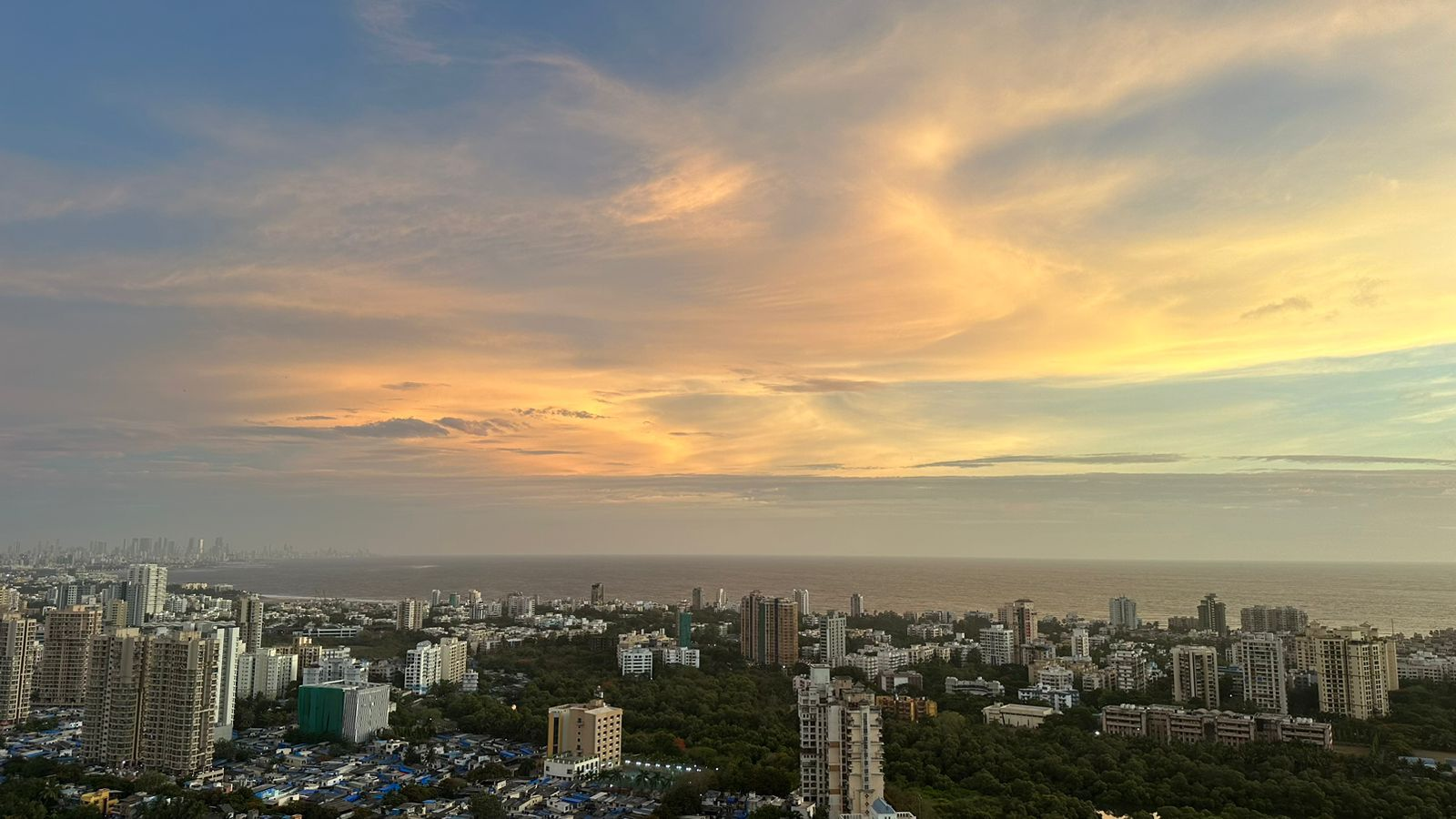 4 BHK Flats for Sale in Oberoi Sky Heights, Andheri West