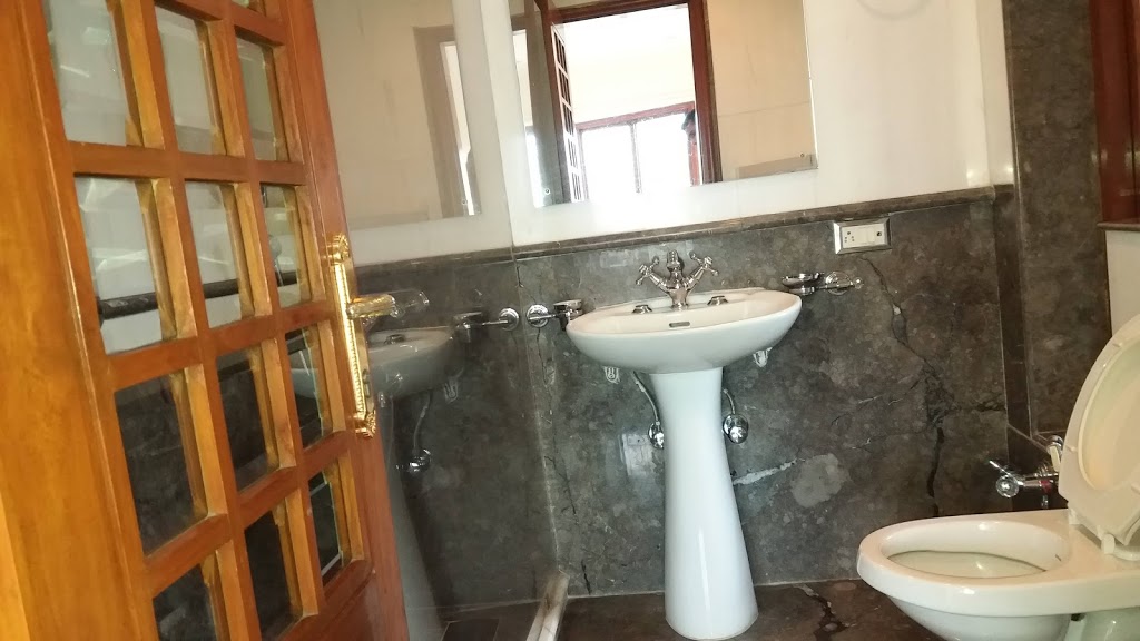 Bathroom 4 - Vinrita   , Bandra West