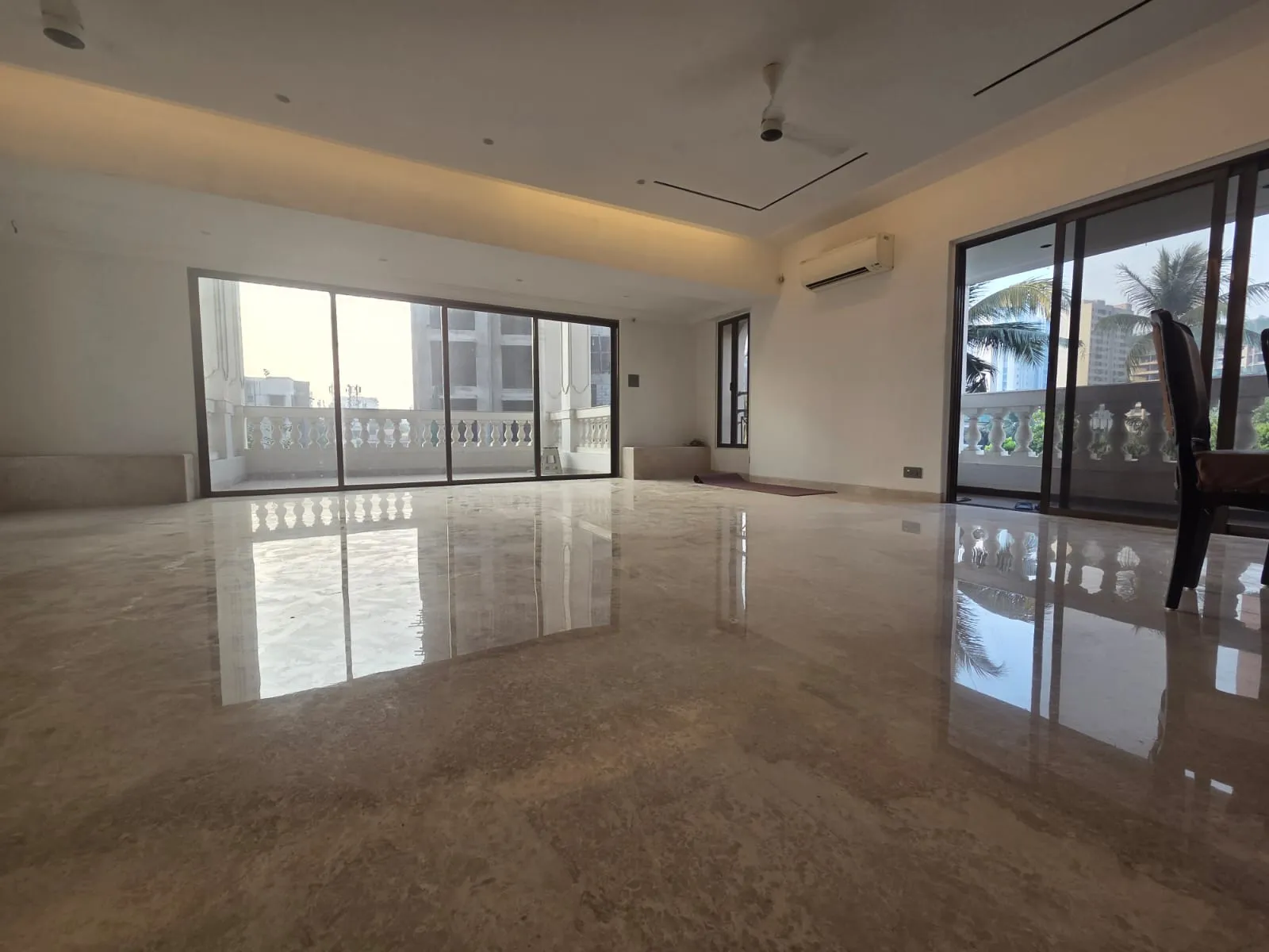 R18 - Regency Terraces, Khar West