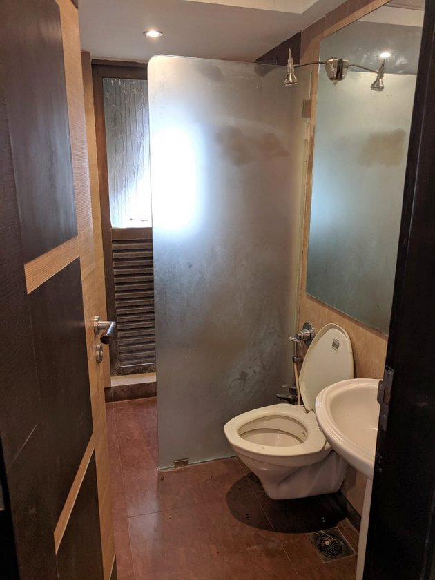 Master Bathroom - Imperial Heights, Khar West