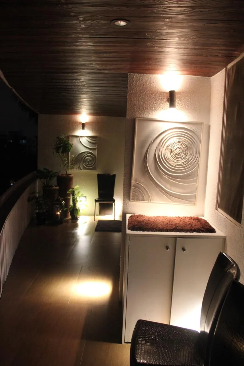 2 BHK Flats for Sale in The Moorings, Bandra West