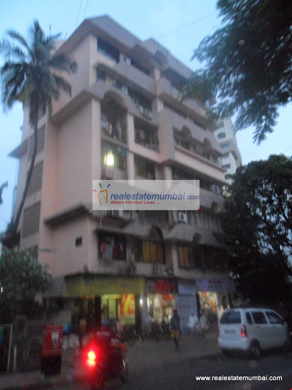 2 BHK Furnished in Royal Crest , Bandra West