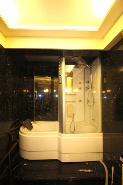 Master Bathroom - Emporis, Bandra West
