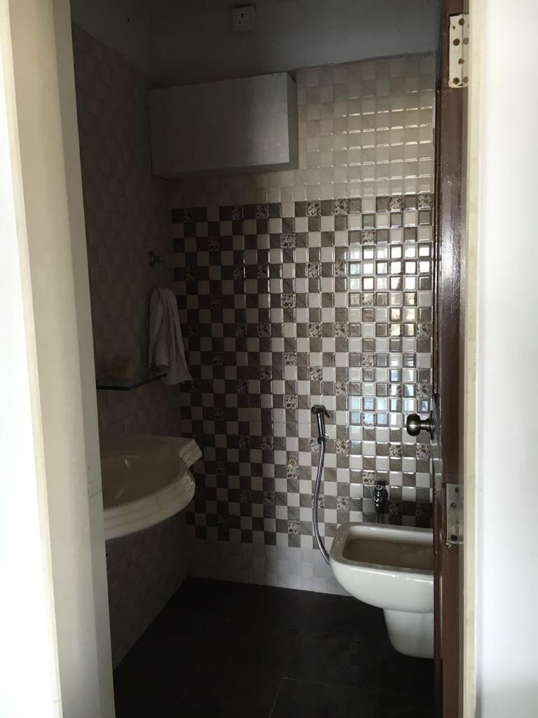 Bathroom 2 - Everest, Bandra West