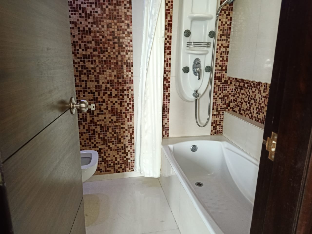Bathroom 22 - Mahran, Juhu