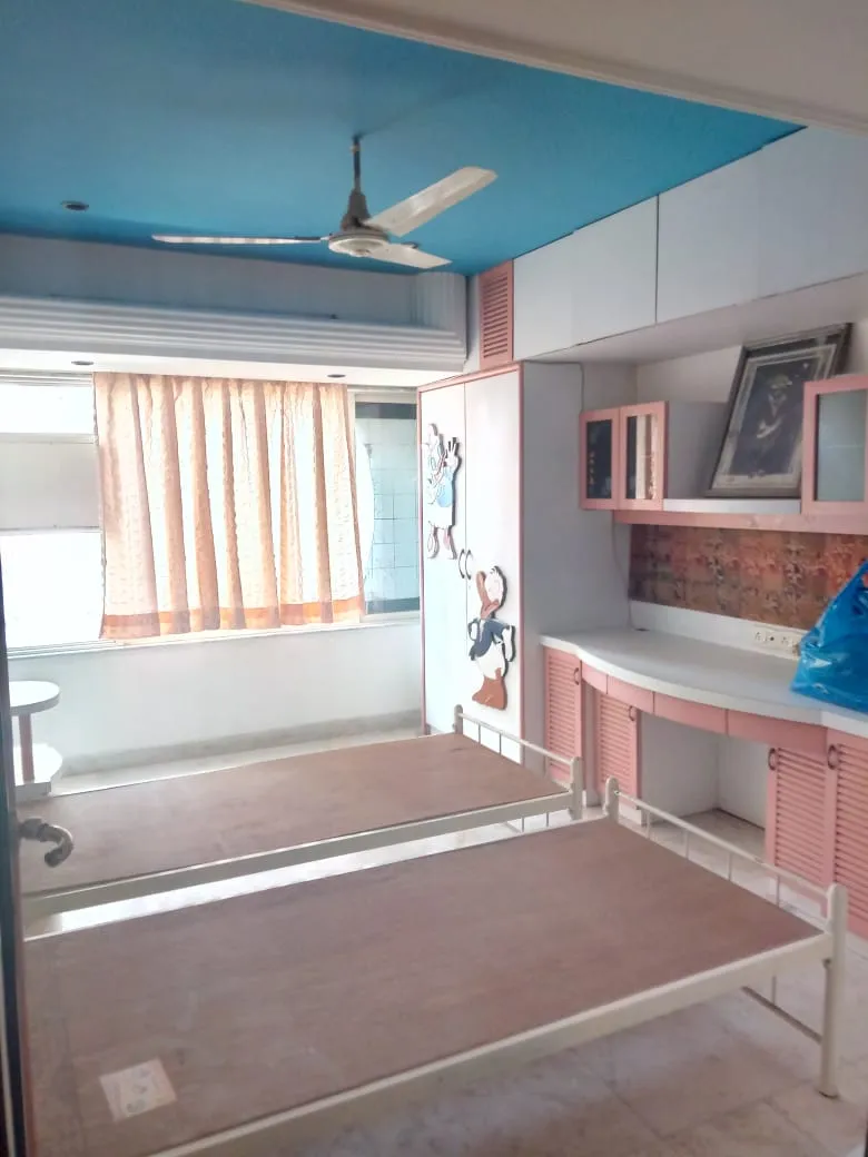 4 BHK Flats for Sale in Pearl Apartment, Andheri West