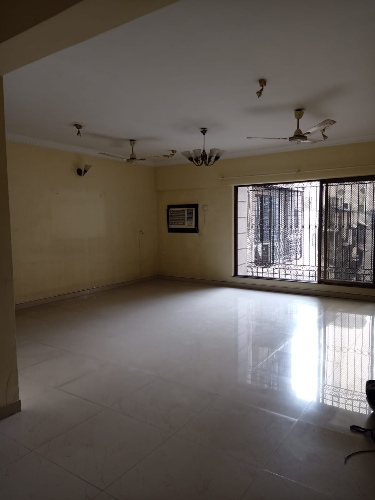 8 - Valencia, Andheri West