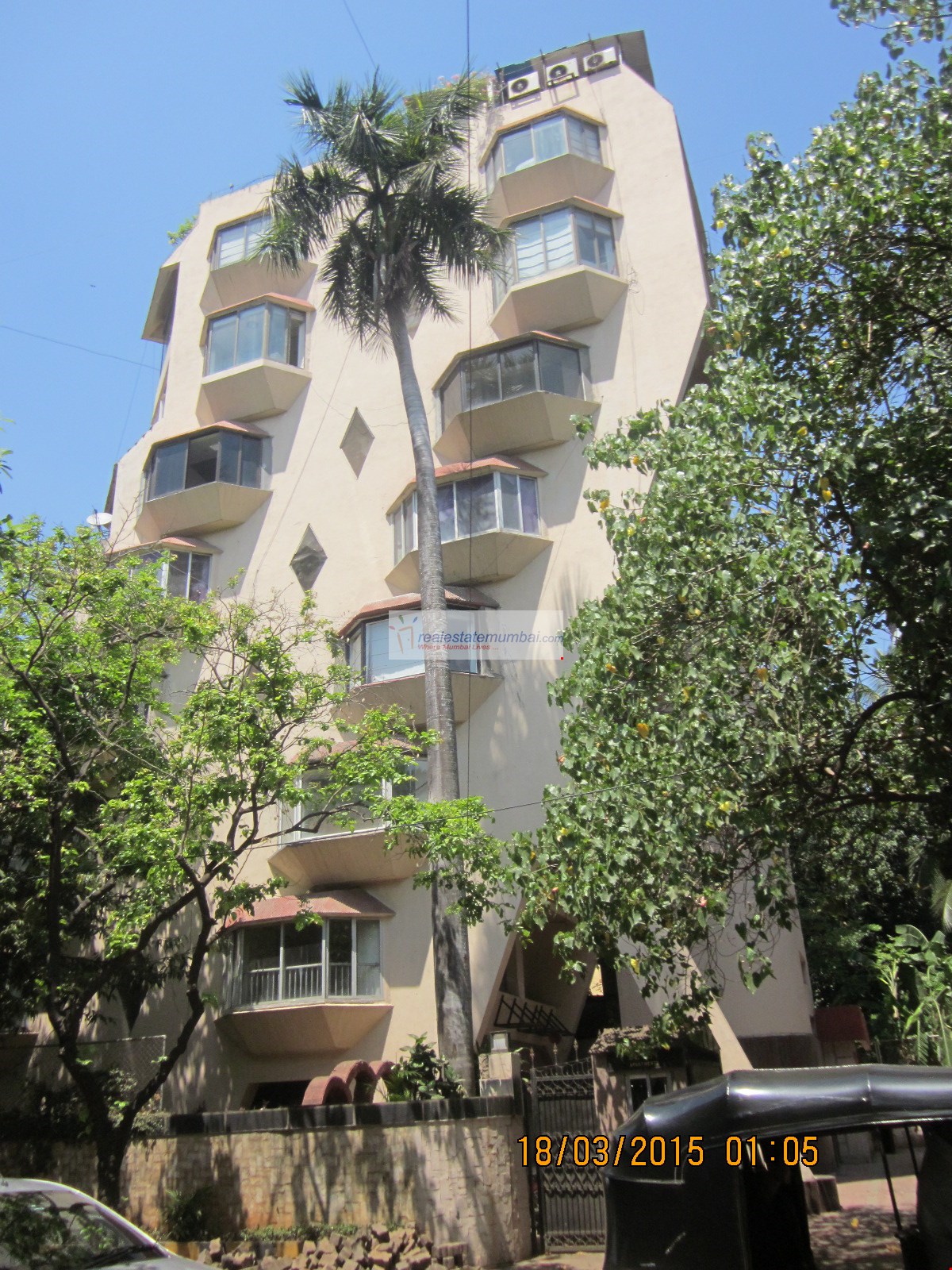 Betsy, Bandra West