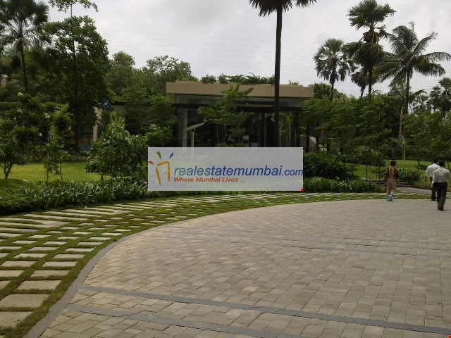 Building - Oberoi Splendor, Andheri East