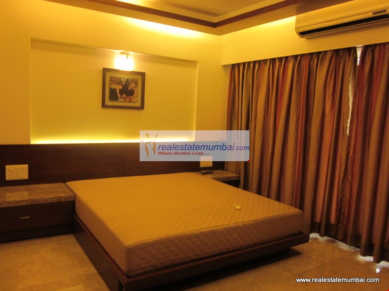 Master Bedroom - Golden Peak, Khar West