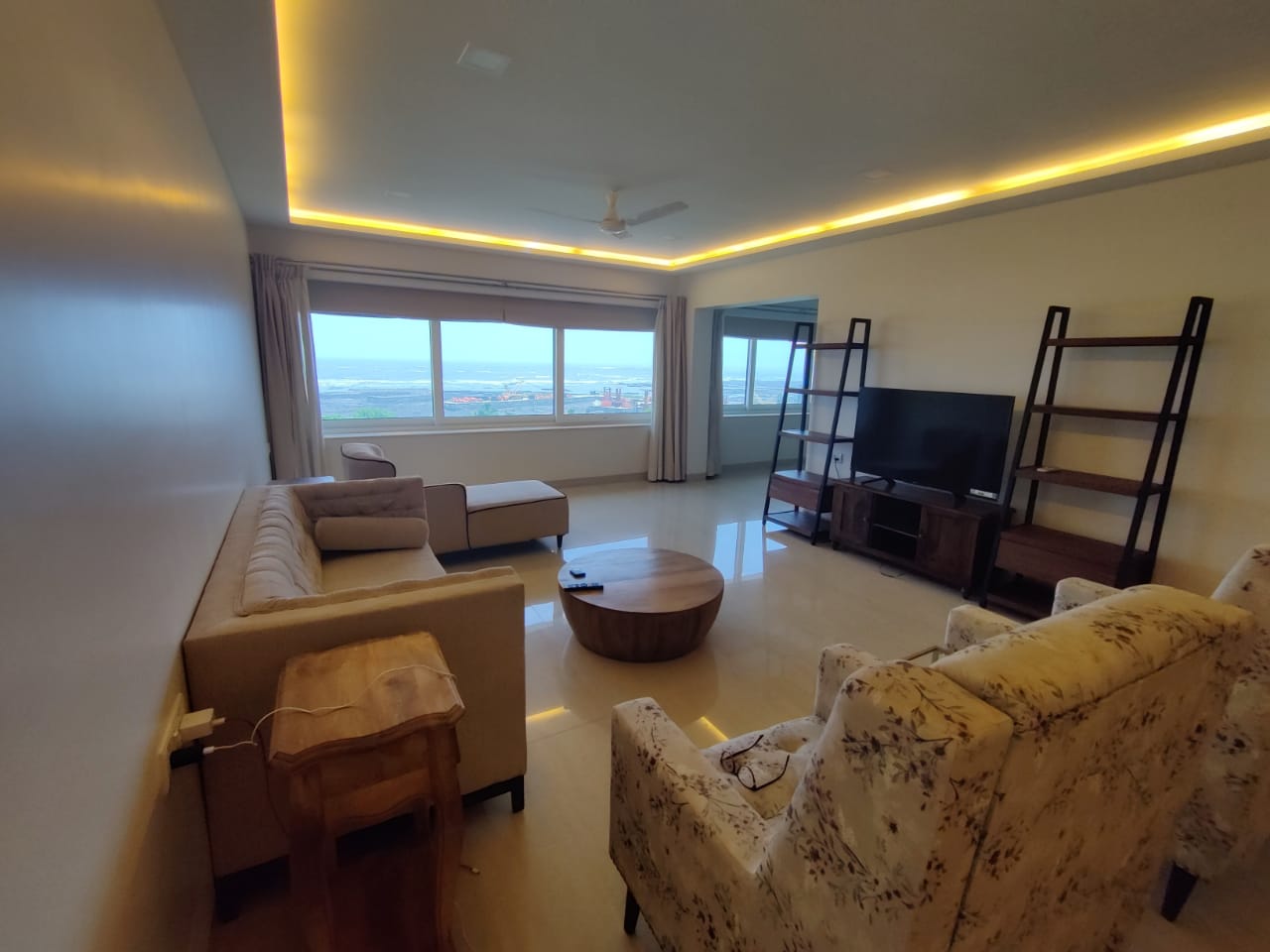 26062683 3E9D 4Ed4 8C36 01089810E276 - Gold Mist, Bandra West
