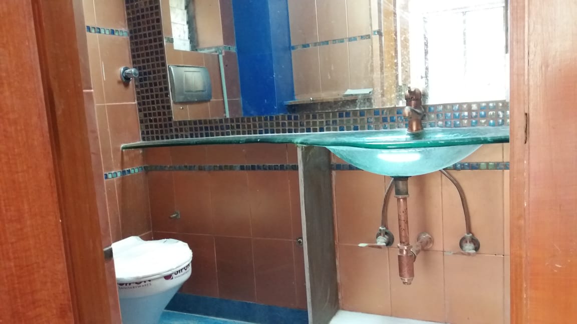 Bathroom 2 - Hill Queen, Bandra West