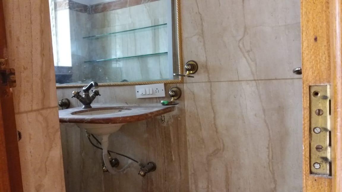 Bathroom 3 - Hill Queen, Bandra West