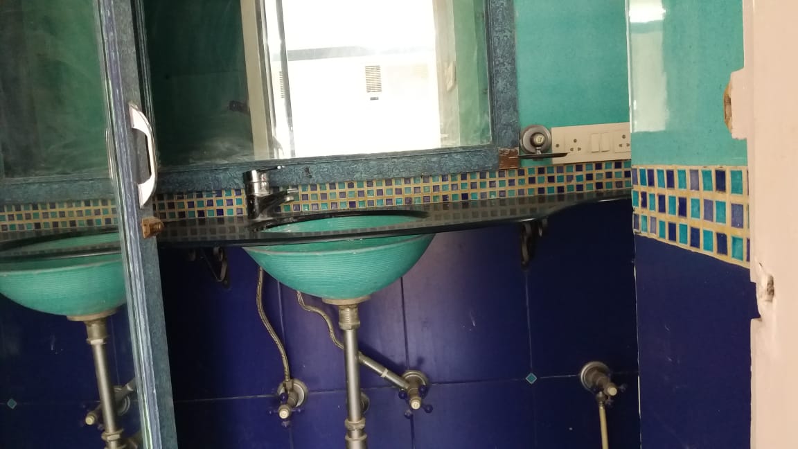 Bathroom 4 - Hill Queen, Bandra West