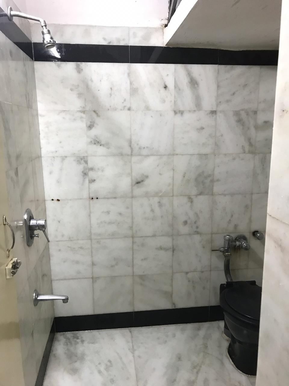 Master Bathroom - Vintage Pearl, Bandra West