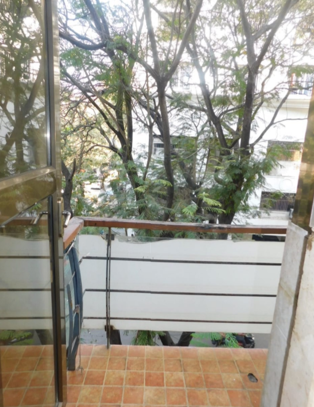 1 - Warden, Bandra West