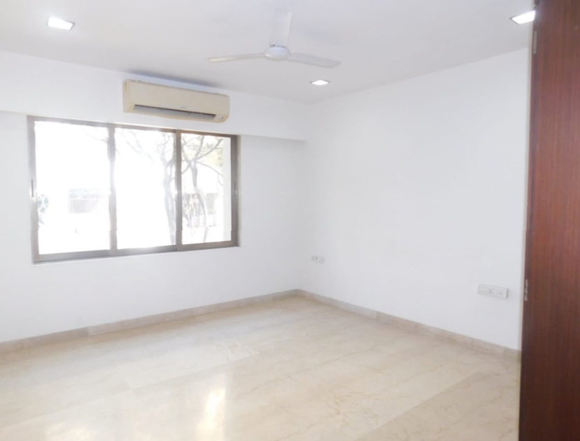 16 - Warden, Bandra West