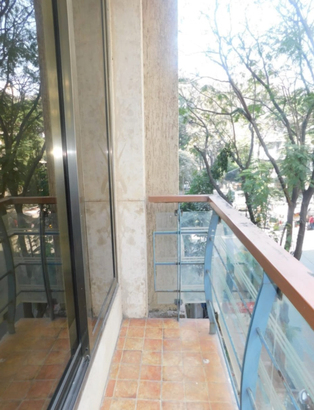 4 - Warden, Bandra West