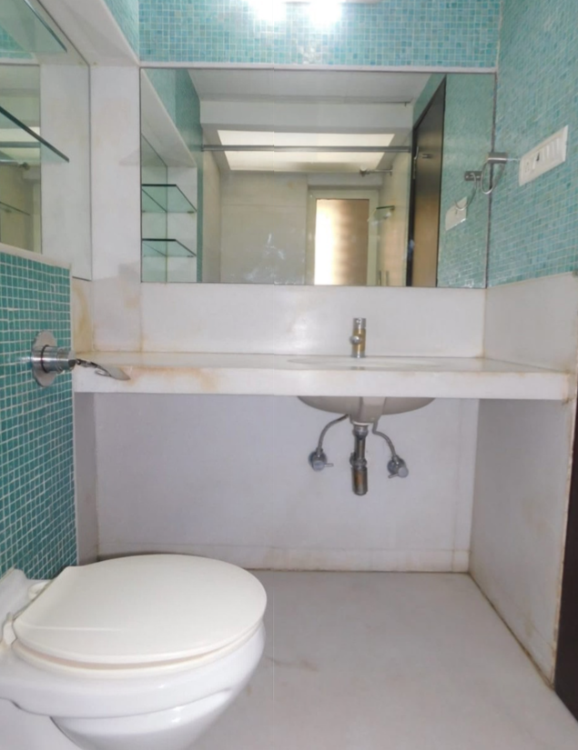 5 - Warden, Bandra West