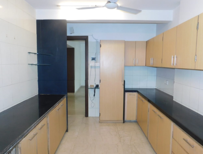 8 - Warden, Bandra West