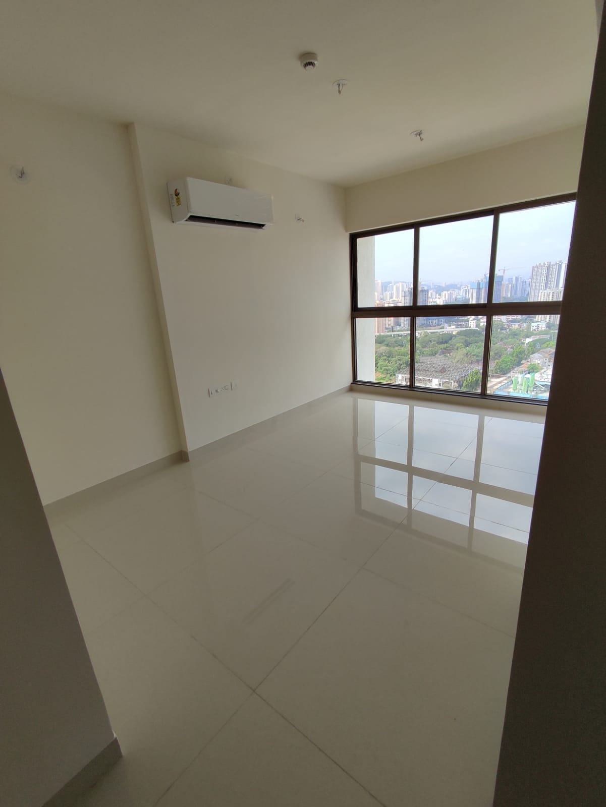 1 BHK Semi Furnished in Lodha Casa Viva , Thane West