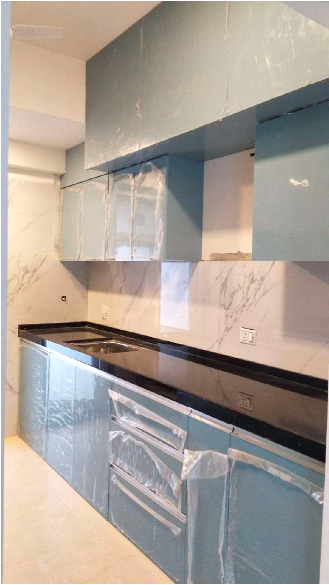 2 BHK Semi Furnished in Ruparel Ariana