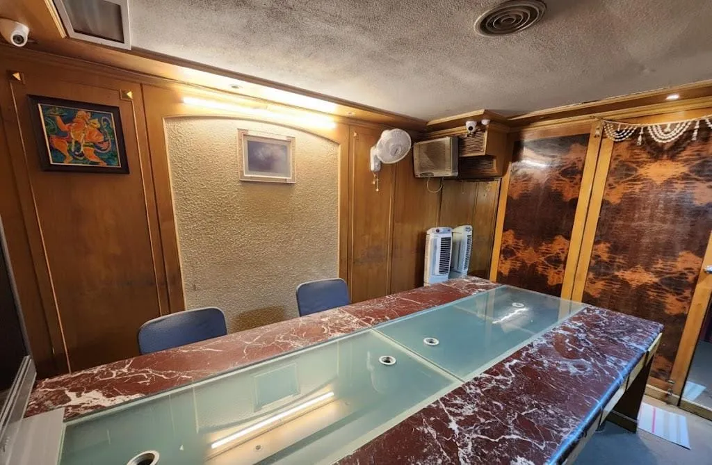 1 - Rajabahadur Compound, Fort