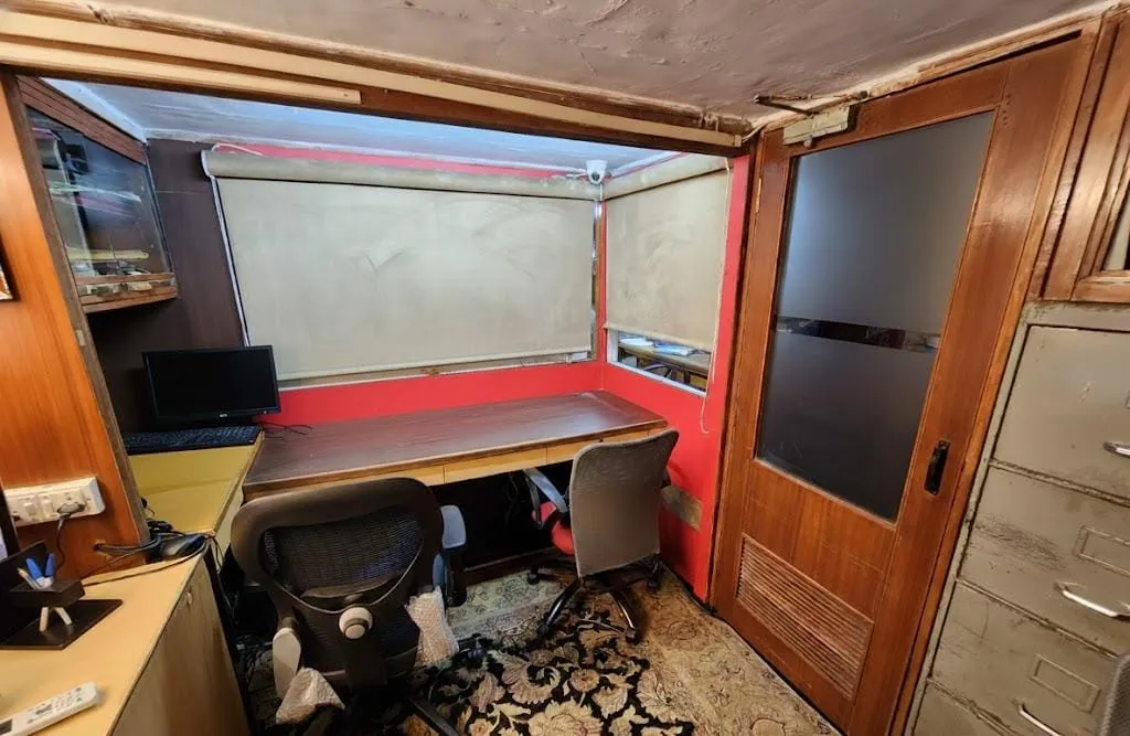 Office Space Offices on Rent in Rajabahadur Compound, Fort