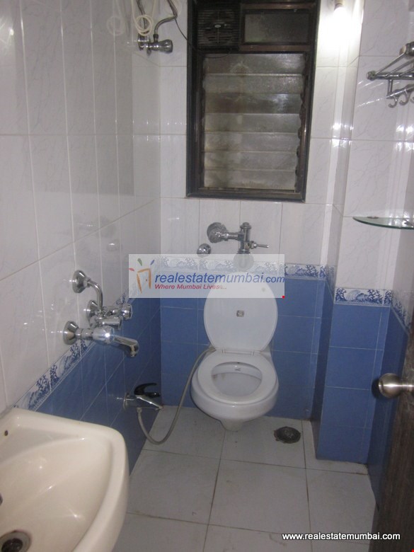 Master Bathroom1 - Juhu Griha Swapna, Juhu