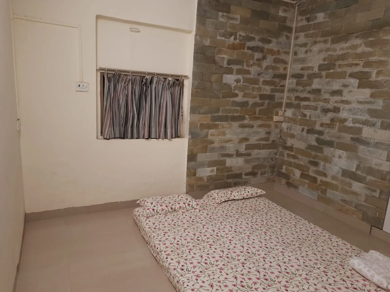 2 BHK Flats on Rent in Roop Darshan, Juhu