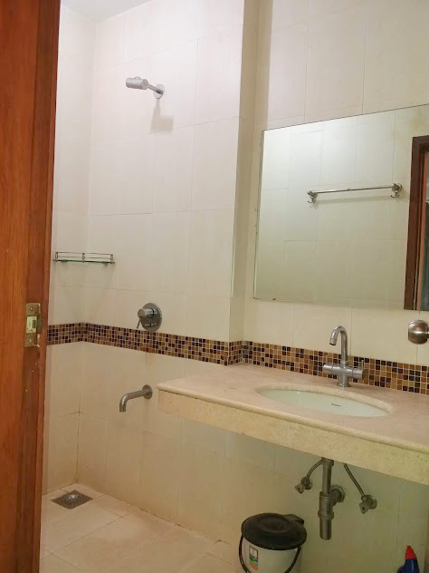 Bathroom 3 - Oberoi Splendor, Andheri East